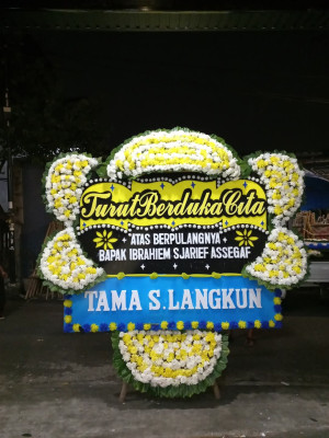 Papan Bunga Duka di Dasan Agung
